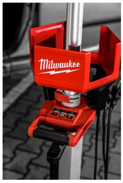 Milwaukee Akku-Leuchte mit Ladefunktion M18HOSALC-0